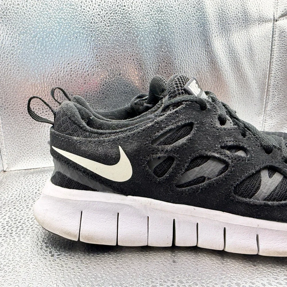 Size 6Y Nike Free Run 2 Low Black White Kids Lace Up Running Shoes DD0163-004 - Picture 2 of 10